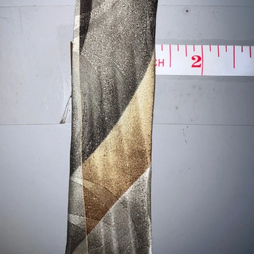 Bruno Rossi men’s 100% silk handmade geometric quilted design Y2K designer tie ￼